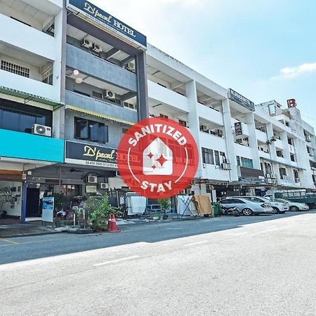 F Hotel Sungai Dua Bukit Exteriör bild