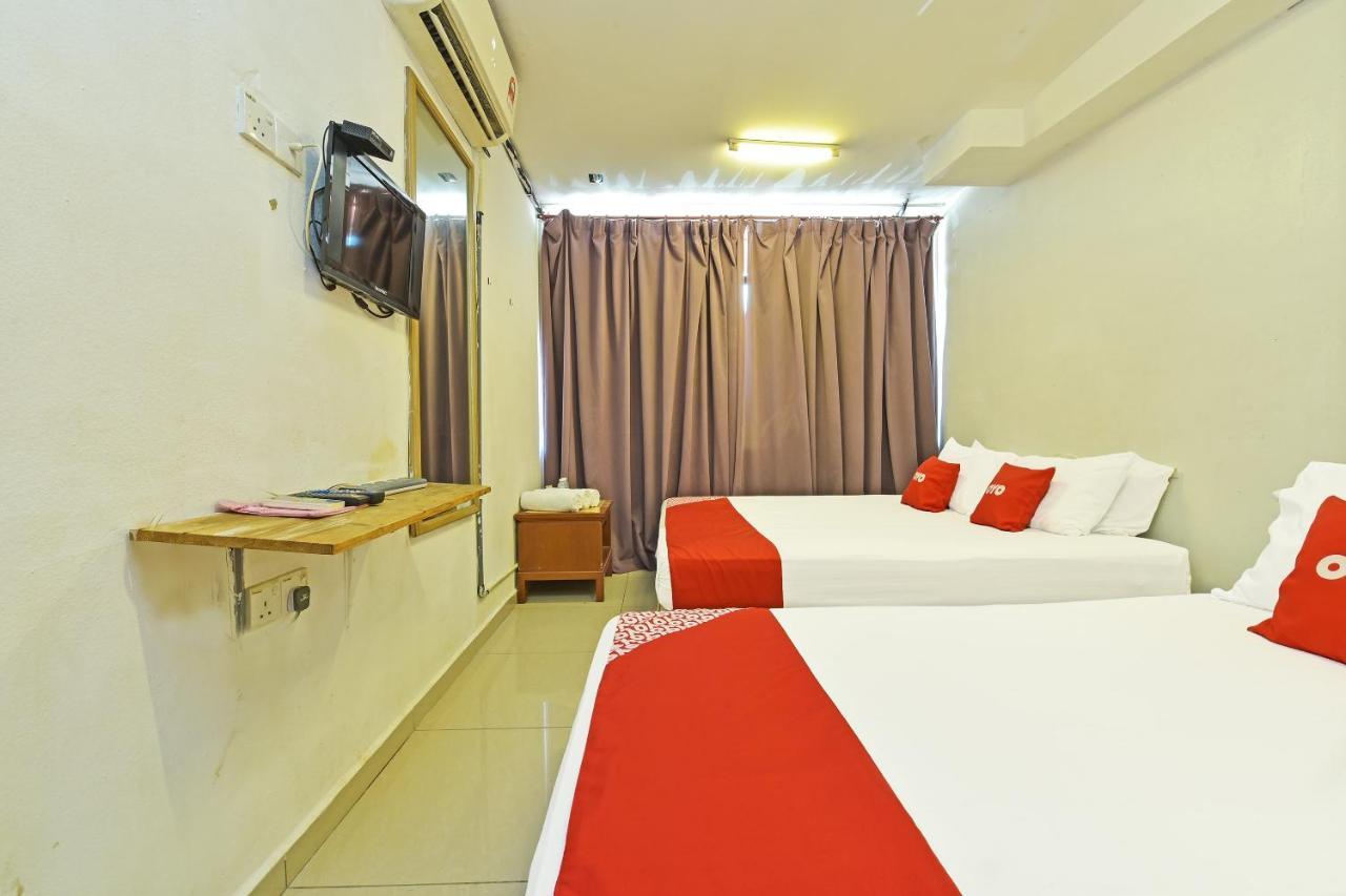 F Hotel Sungai Dua Bukit Exteriör bild