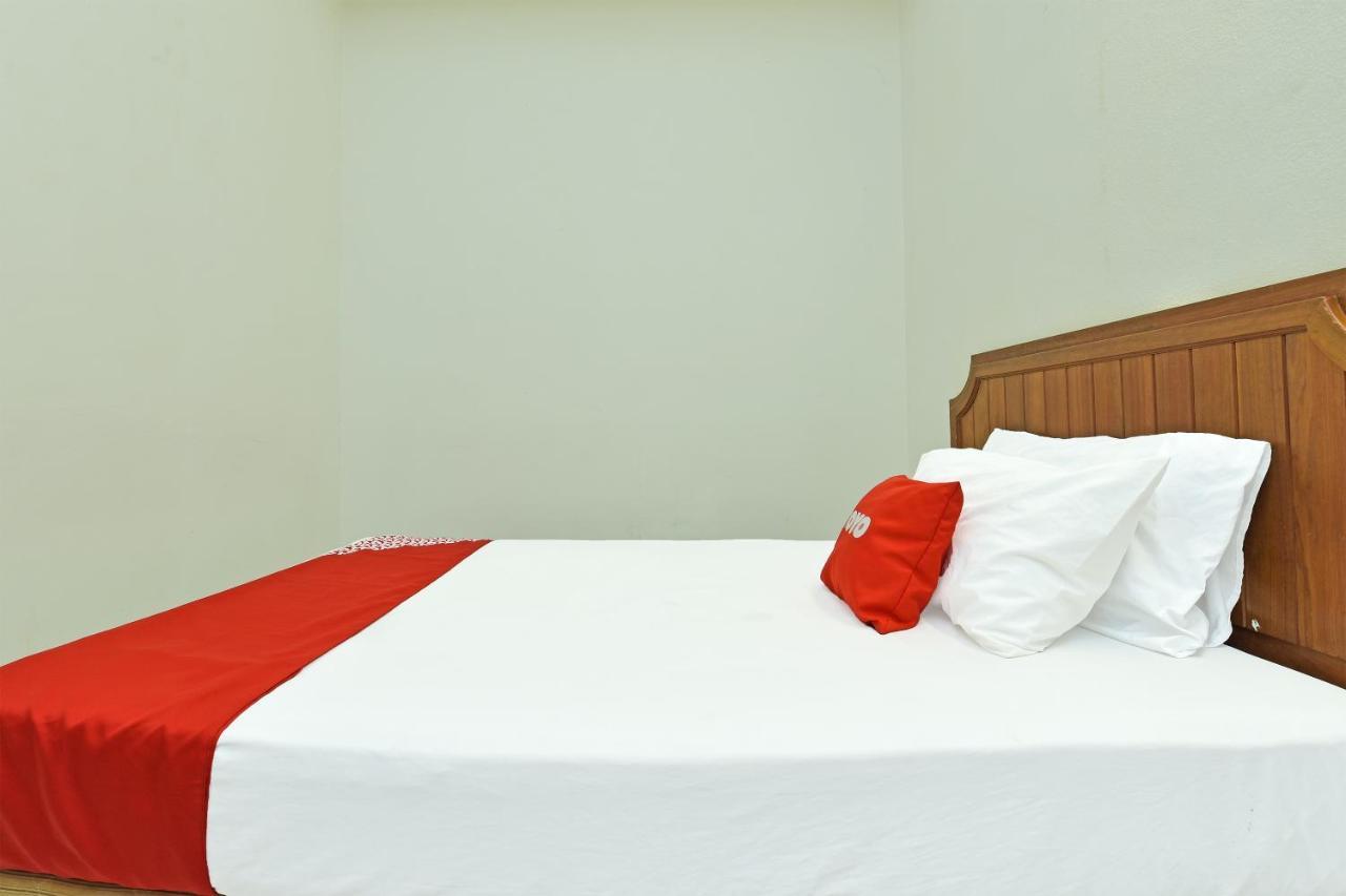 F Hotel Sungai Dua Bukit Exteriör bild