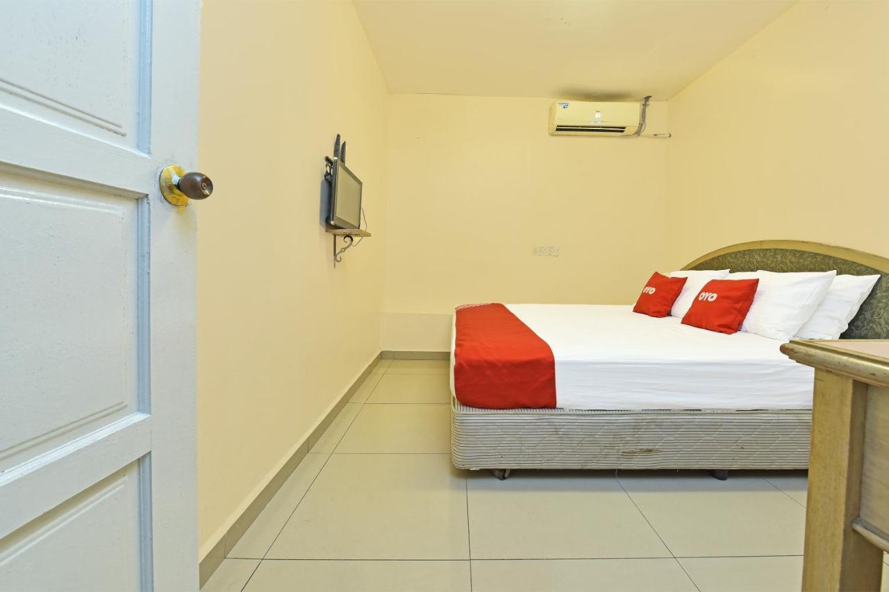 F Hotel Sungai Dua Bukit Exteriör bild