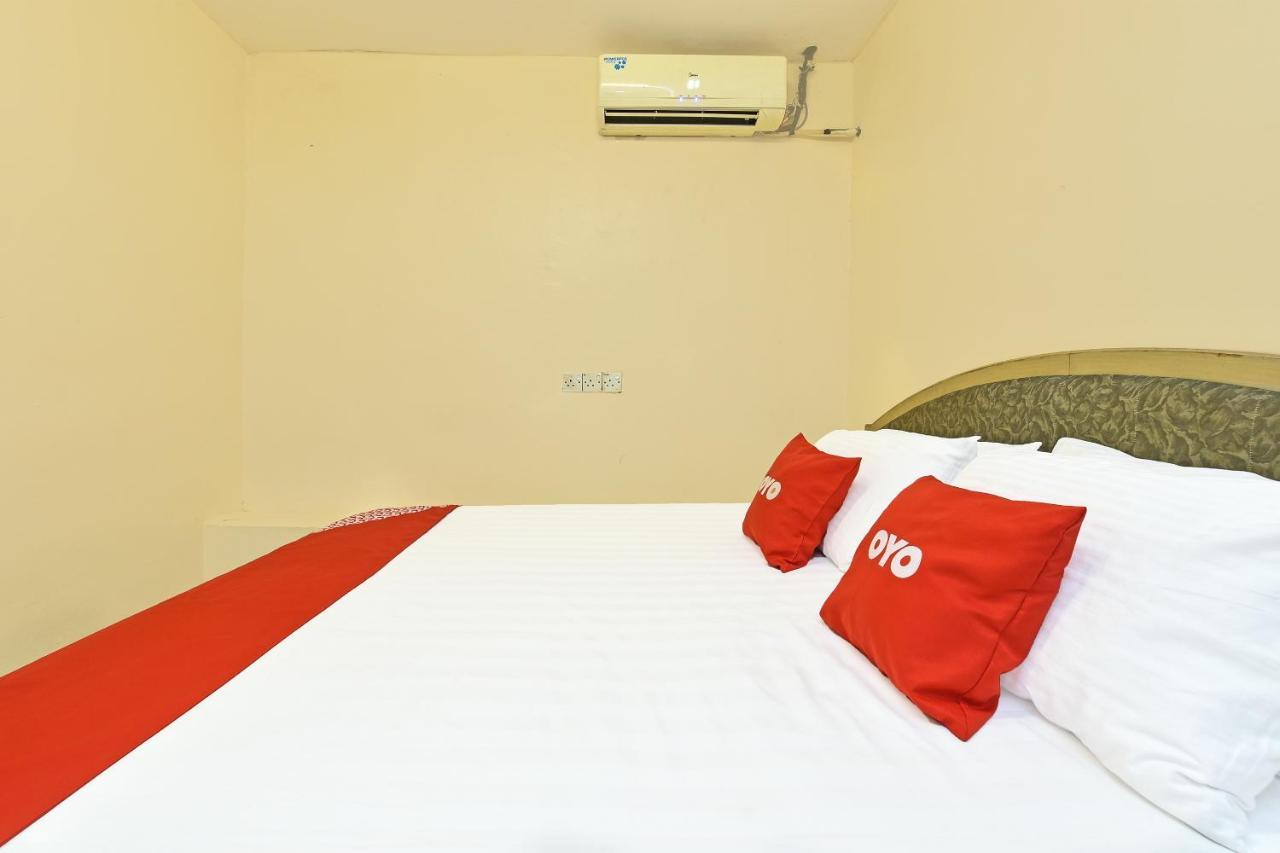 F Hotel Sungai Dua Bukit Exteriör bild
