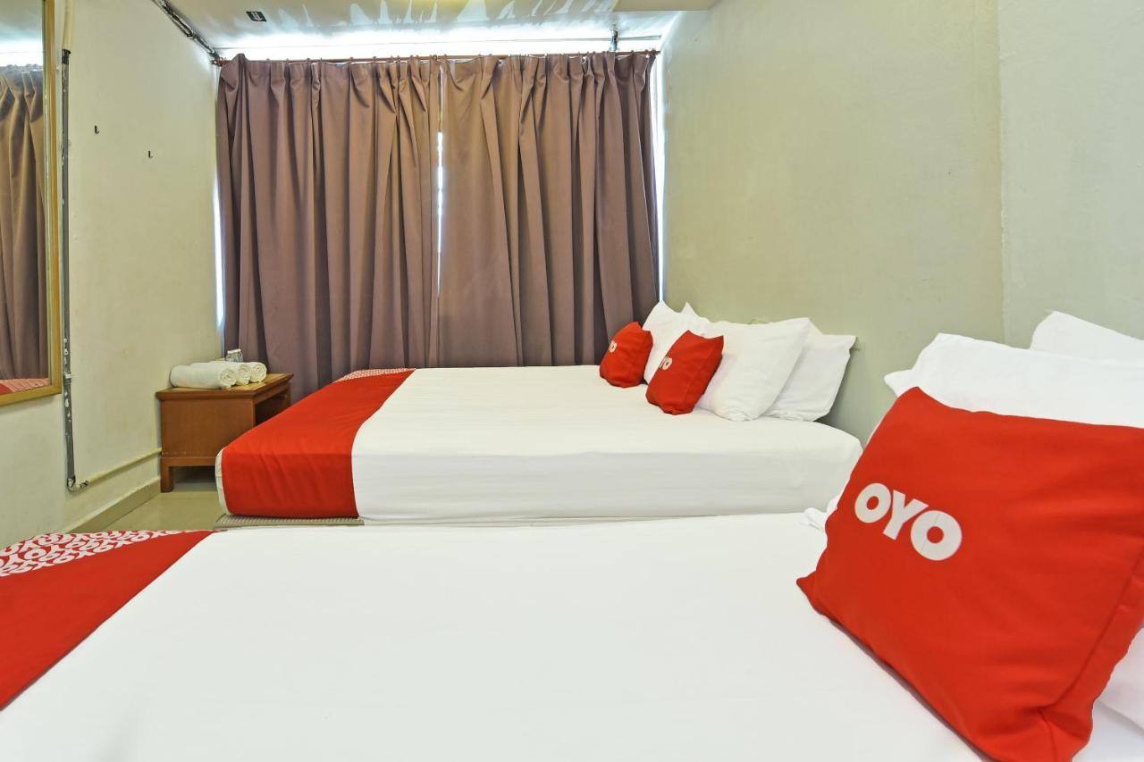 F Hotel Sungai Dua Bukit Exteriör bild