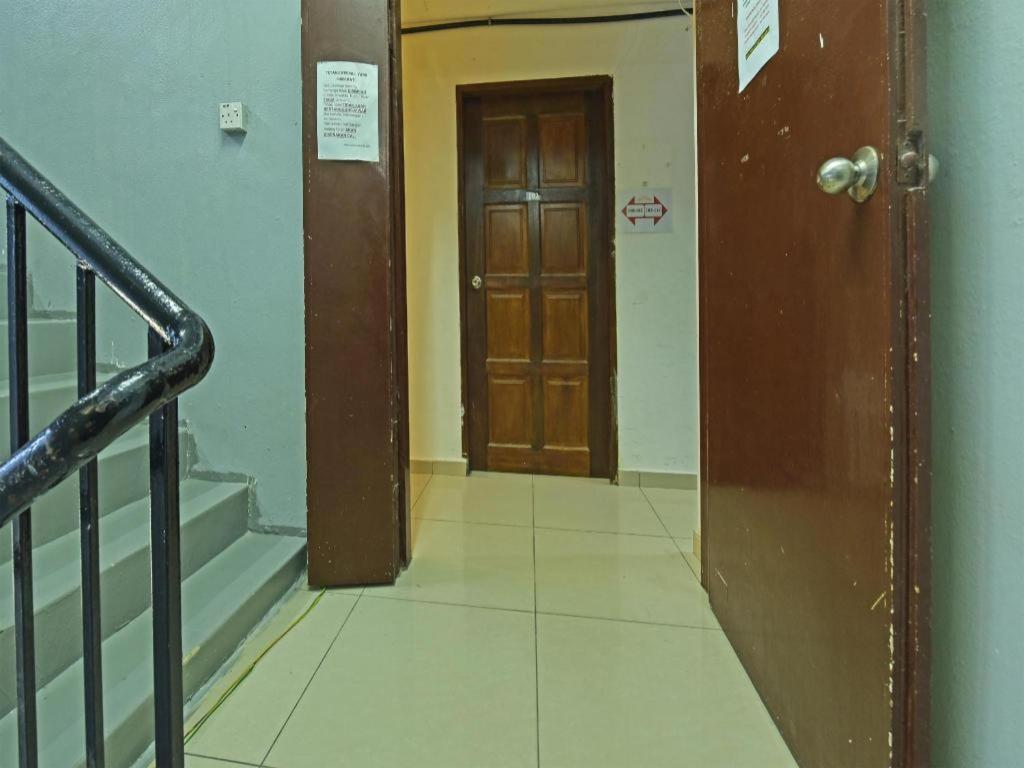 F Hotel Sungai Dua Bukit Exteriör bild