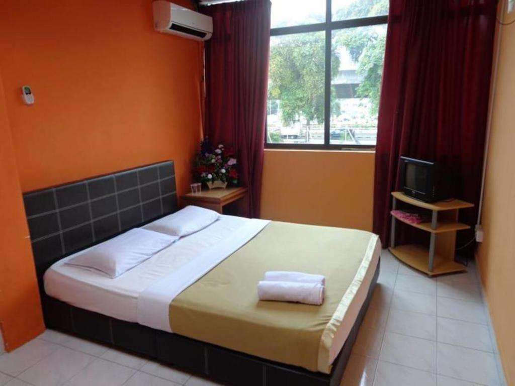 F Hotel Sungai Dua Bukit Exteriör bild