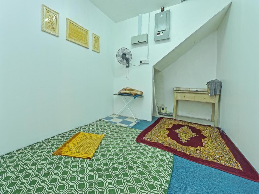 F Hotel Sungai Dua Bukit Exteriör bild