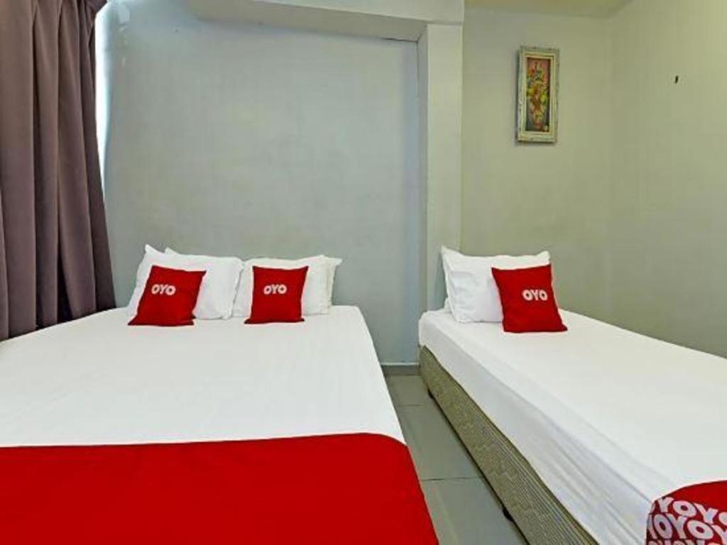 F Hotel Sungai Dua Bukit Exteriör bild