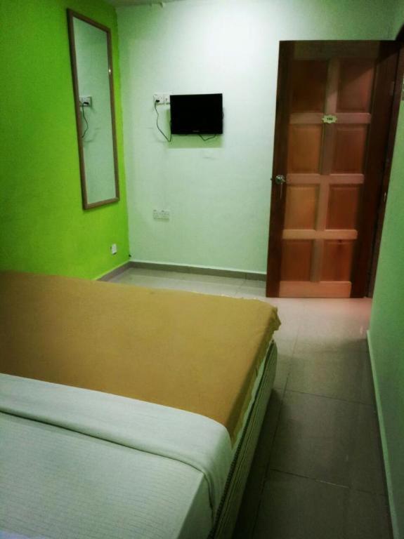 F Hotel Sungai Dua Bukit Exteriör bild