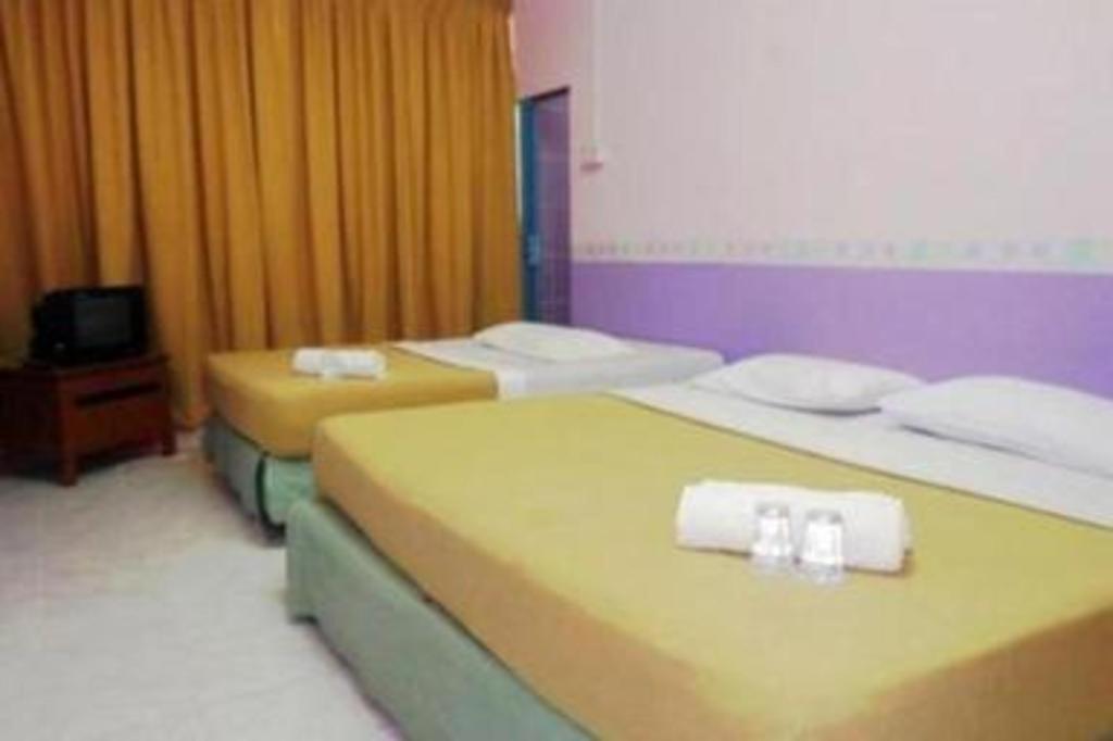 F Hotel Sungai Dua Bukit Exteriör bild