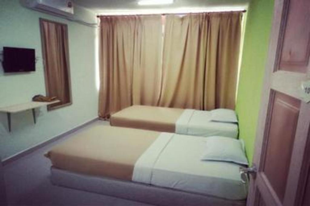 F Hotel Sungai Dua Bukit Exteriör bild