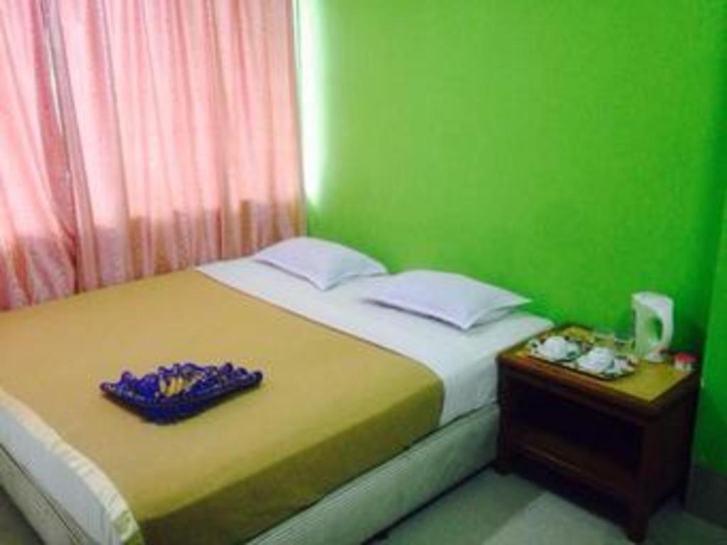 F Hotel Sungai Dua Bukit Exteriör bild