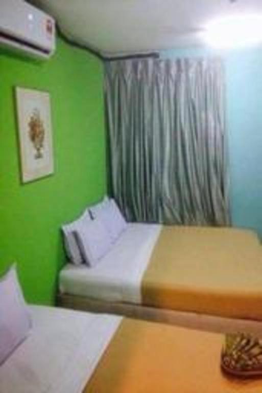 F Hotel Sungai Dua Bukit Exteriör bild