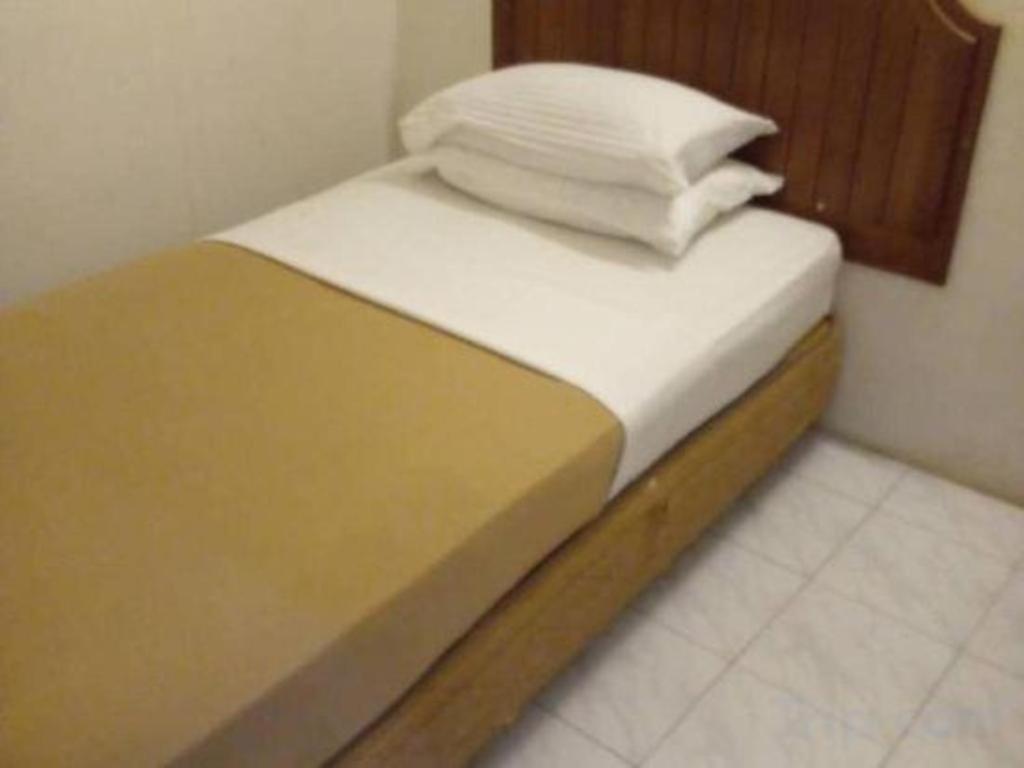 F Hotel Sungai Dua Bukit Exteriör bild