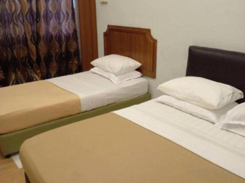 F Hotel Sungai Dua Bukit Exteriör bild