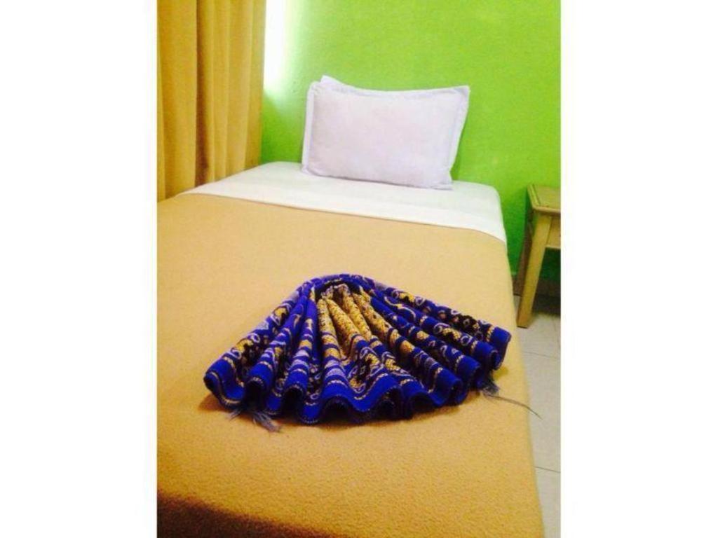 F Hotel Sungai Dua Bukit Exteriör bild