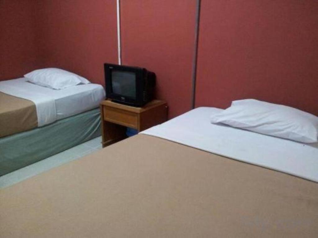 F Hotel Sungai Dua Bukit Exteriör bild