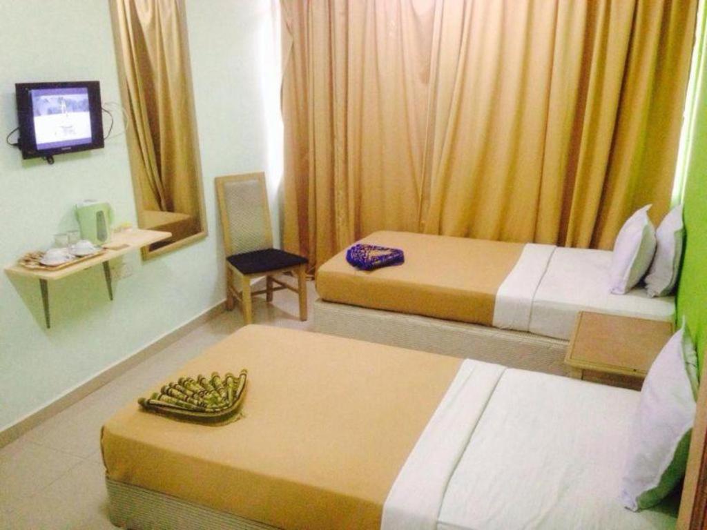 F Hotel Sungai Dua Bukit Exteriör bild