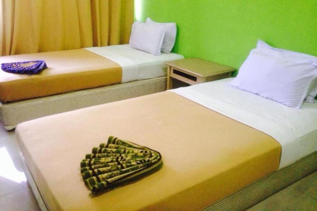 F Hotel Sungai Dua Bukit Exteriör bild